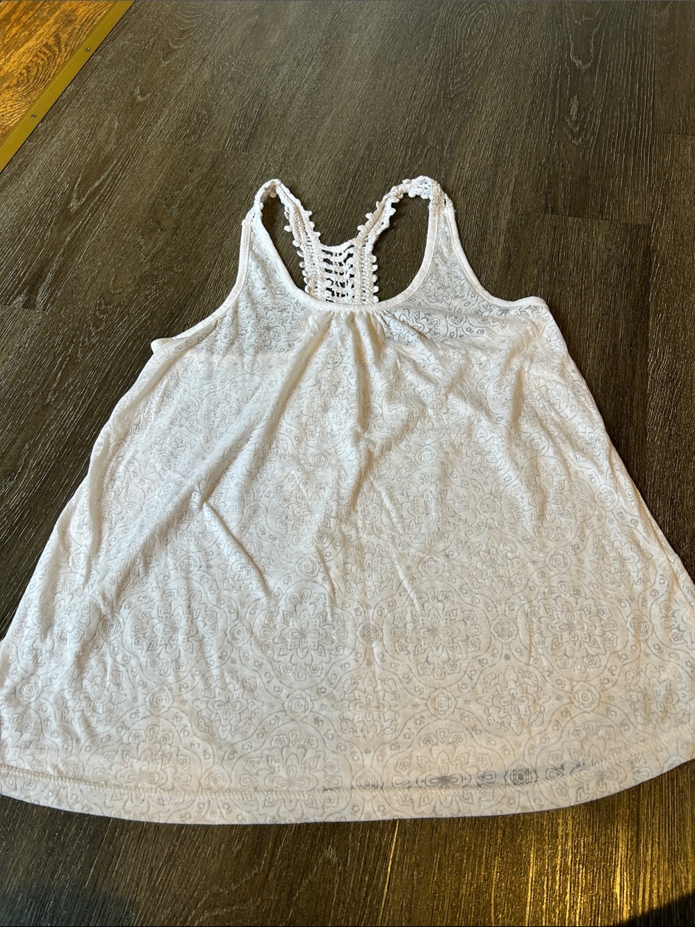 lei White Crochet-Back Patterned Tank Top
